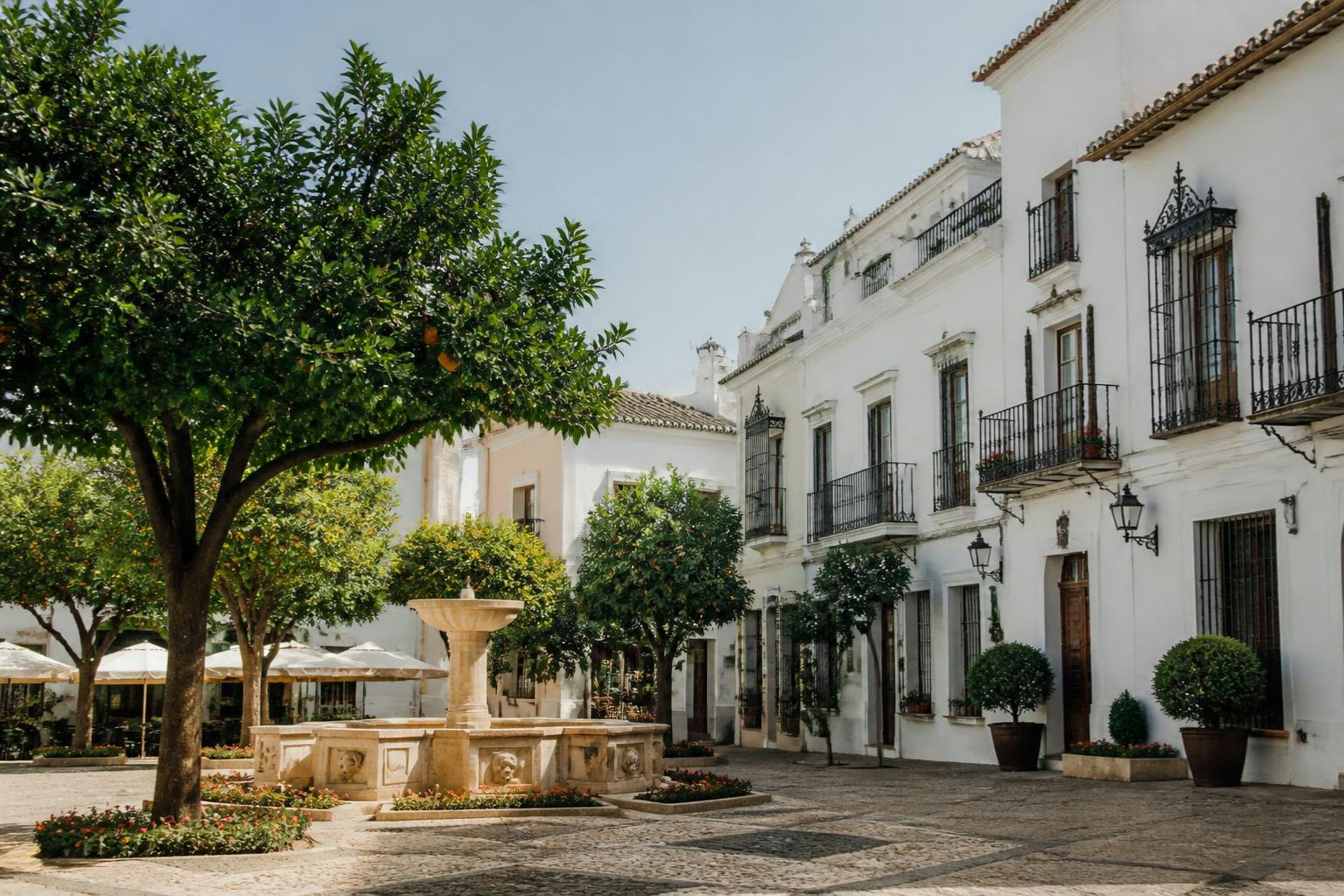 A marbellai óváros narancsfás tere